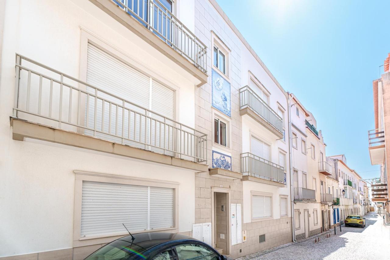 Charming Nazare Apartment-1 Minute To The Beach Exterior photo
